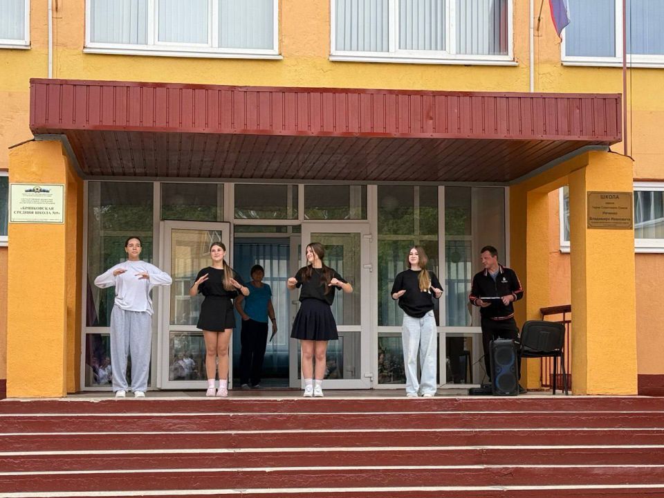 В ГБОУ ЛНР «Брянковская средняя школа № 9» царила атмосфера праздника, здоровья и спортивного духа В ГБОУ ЛНР «Брянковская средняя школа № 9» царила атмосфера праздника, здоровья и спортивного духа