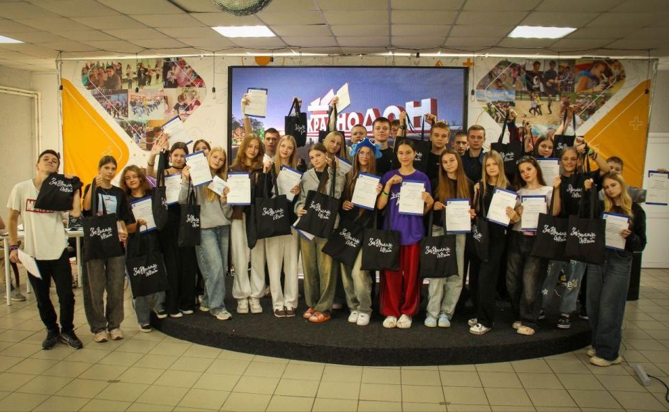 Школьники, отдохнувшие в Кургане, получили получили подарки от шефа-региона Школьники, отдохнувшие в Кургане, получили получили подарки от шефа-региона