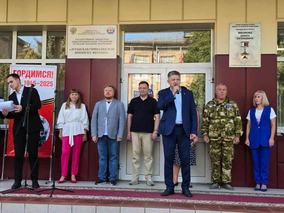 В гимназии №30 имени Н.Т. Фесенко состоялось торжественное открытие фотовыставки «Герои и подвиги: мои земляки – Герои России» В гимназии №30 имени Н.Т. Фесенко состоялось торжественное открытие фотовыставки «Герои и подвиги: мои земляки – Герои России»