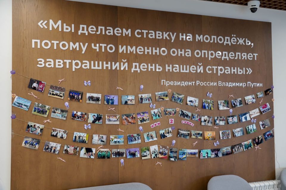 Праздник для всех. Есть ещё один день в году, помимо Дня молодёжи, который мы празднуем со всей душой и супер-молодёжно — это день рождения крупнейшего молодёжного центра в нашей Республике — Дома молодёжи Праздник для всех. Есть ещё один день в году, помимо Дня молодёжи, который мы празднуем со всей душой и супер-молодёжно — это день рождения крупнейшего молодёжного центра в нашей Республике — Дома молодёжи