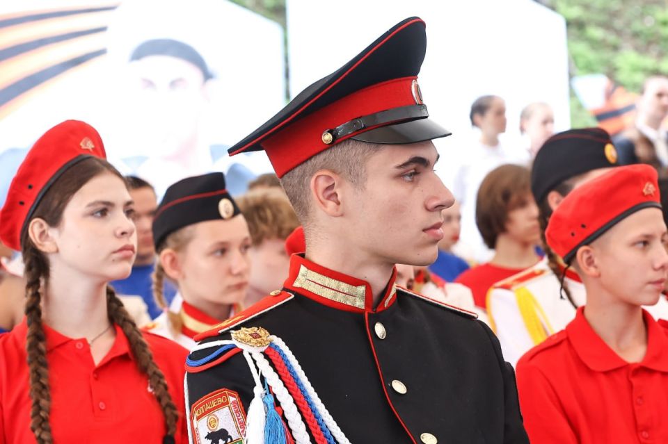 Министр просвещения Сергей Кравцов открыл новый учебный год профориентационного курса «Россия – мои горизонты» Министр просвещения Сергей Кравцов открыл новый учебный год профориентационного курса «Россия – мои горизонты»