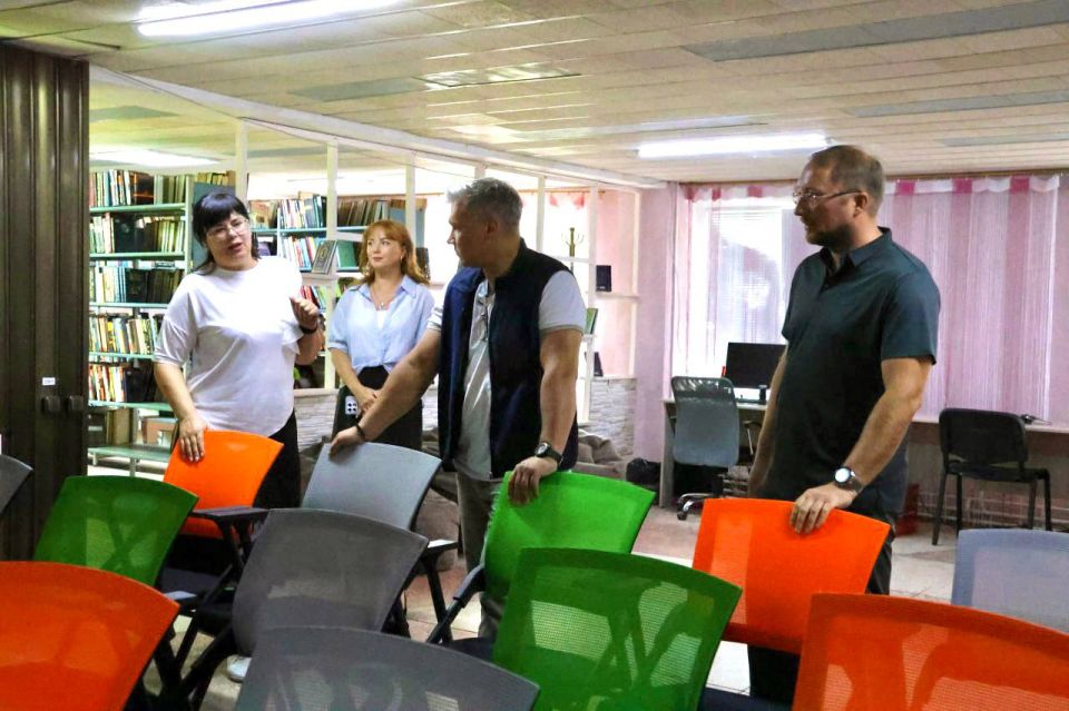 Первый заместитель Министра культуры Российской Федерации Сергей Обрывалин оценил работу Центральной городской библиотеки и Центральной детской библиотеки Краснодона Первый заместитель Министра культуры Российской Федерации Сергей Обрывалин оценил работу Центральной городской библиотеки и Центральной детской библиотеки Краснодона