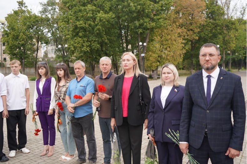 В Свердловске состоялось памятное мероприятие ко Дню неизвестного солдата – защитника ЛНР В Свердловске состоялось памятное мероприятие ко Дню неизвестного солдата – защитника ЛНР