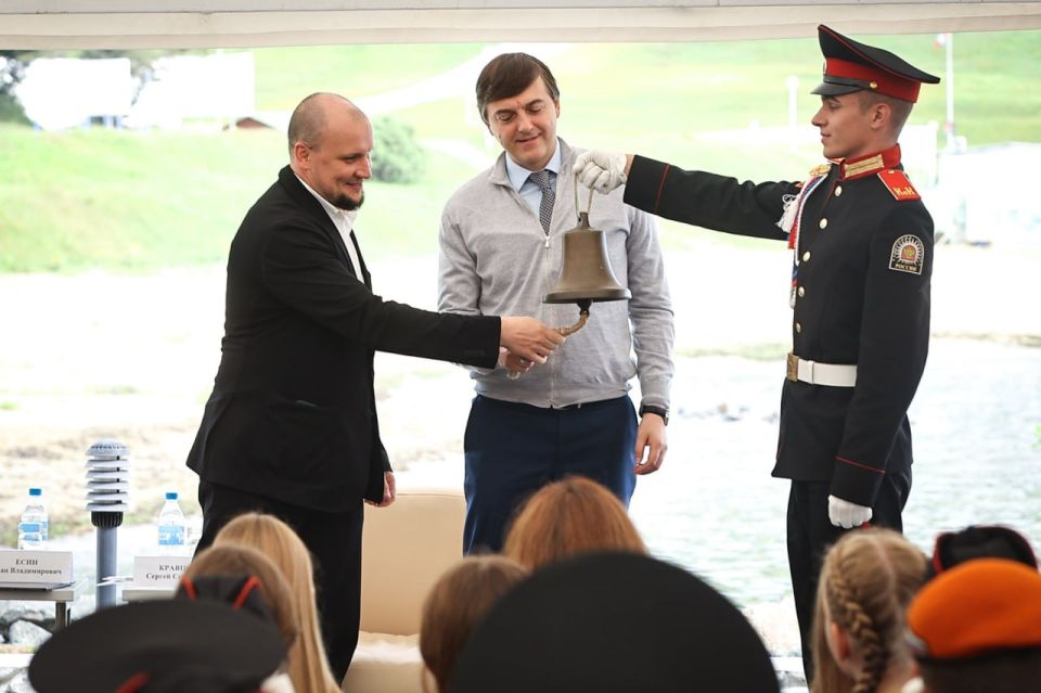 Министр просвещения Сергей Кравцов открыл новый учебный год профориентационного курса «Россия – мои горизонты» Министр просвещения Сергей Кравцов открыл новый учебный год профориентационного курса «Россия – мои горизонты»