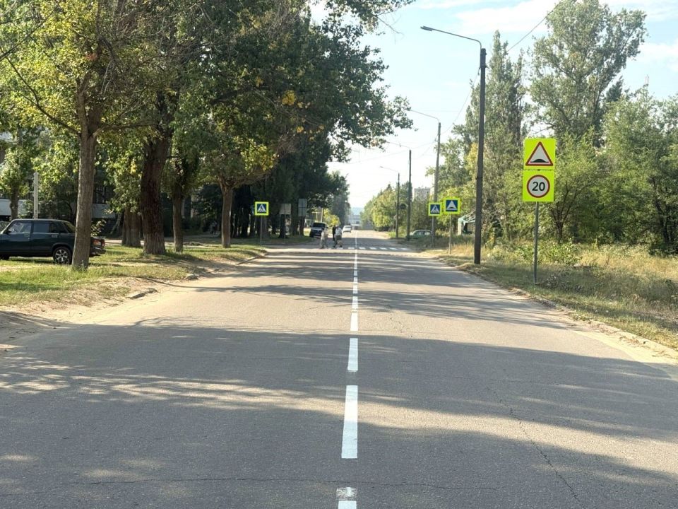 В Рубежном на дороги нанесли осевую разметку по заказу специализированной организации В Рубежном на дороги нанесли осевую разметку по заказу специализированной организации