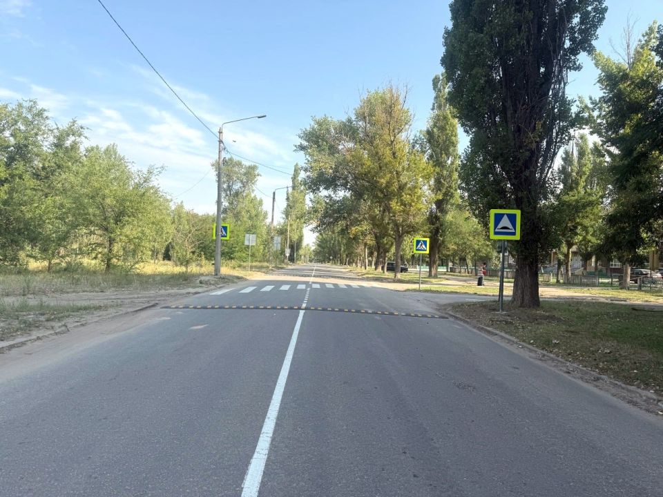 В Рубежном на дороги нанесли осевую разметку по заказу специализированной организации В Рубежном на дороги нанесли осевую разметку по заказу специализированной организации