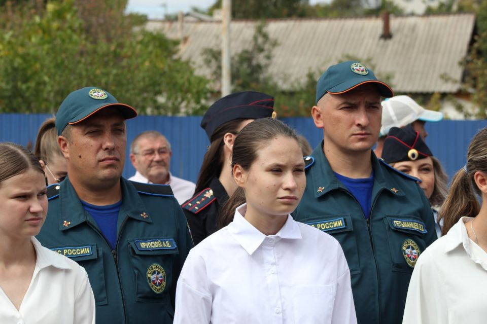 Трогательные кадры в ходе митинга в честь Дня Неизвестного солдата - защитника Луганской Народной Республики Трогательные кадры в ходе митинга в честь Дня Неизвестного солдата - защитника Луганской Народной Республики