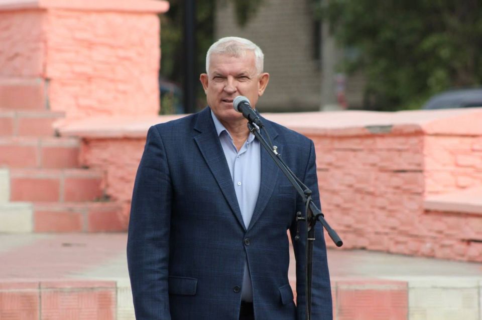 Владимир Шавлай: Сегодня принял участие в митинге посвященном Дню Неизвестного Солдата - защитнику Луганской Народной Республики на Аллее Защитников Родины в городе Краснодоне Владимир Шавлай: Сегодня принял участие в митинге посвященном Дню Неизвестного Солдата - защитнику Луганской Народной Республики на Аллее Защитников Родины в городе Краснодоне