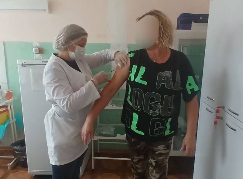 Специалисты Славяносербской ЦРБ провели выездной осмотр жителей с.Кряковка Специалисты Славяносербской ЦРБ провели выездной осмотр жителей с.Кряковка