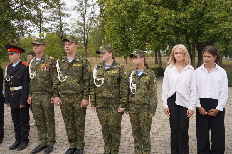 В Свердловске состоялось памятное мероприятие ко Дню неизвестного солдата – защитника ЛНР В Свердловске состоялось памятное мероприятие ко Дню неизвестного солдата – защитника ЛНР