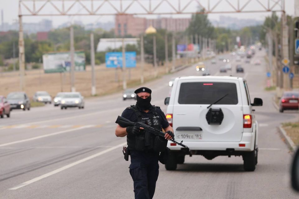 Полицейские республики провели очередной профилактический рейд в Луганске Полицейские республики провели очередной профилактический рейд в Луганске