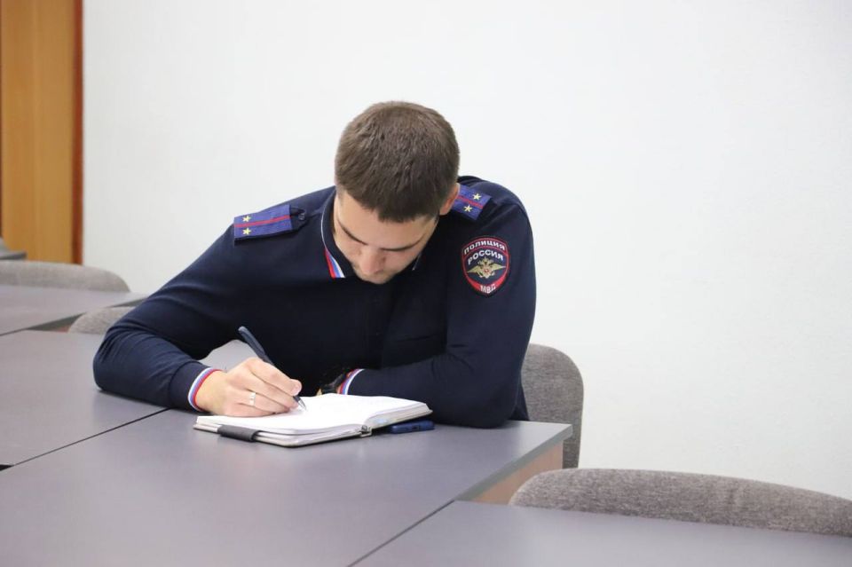 Сотрудники регионального МВД провели встречу с представителями военкомата Сотрудники регионального МВД провели встречу с представителями военкомата