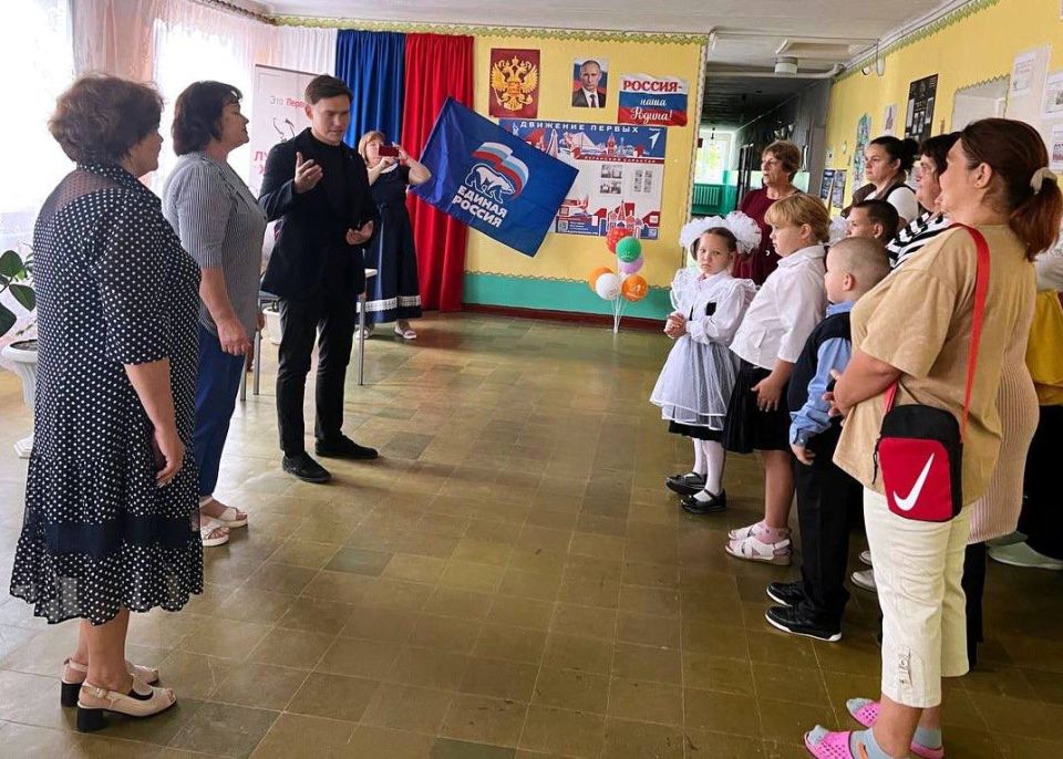 Партия «ЕДИНАЯ РОССИЯ» передала школьные наборы нуждающимся семьям села Передельское Партия «ЕДИНАЯ РОССИЯ» передала школьные наборы нуждающимся семьям села Передельское