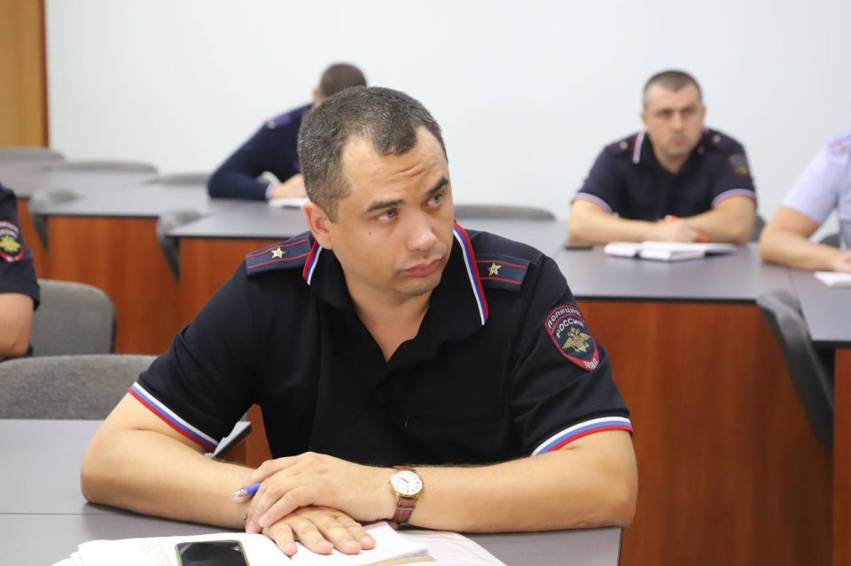 Сотрудники регионального МВД провели встречу с представителями военкомата Сотрудники регионального МВД провели встречу с представителями военкомата