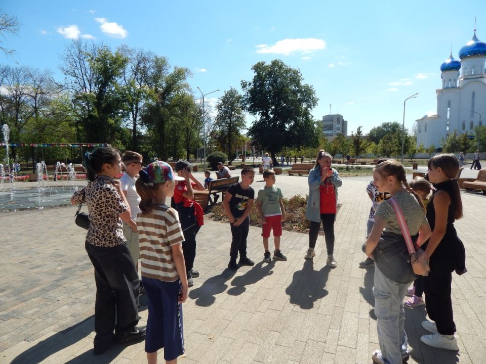 В парке города Краснодона провели развлекательную программу для детей В парке города Краснодона провели развлекательную программу для детей