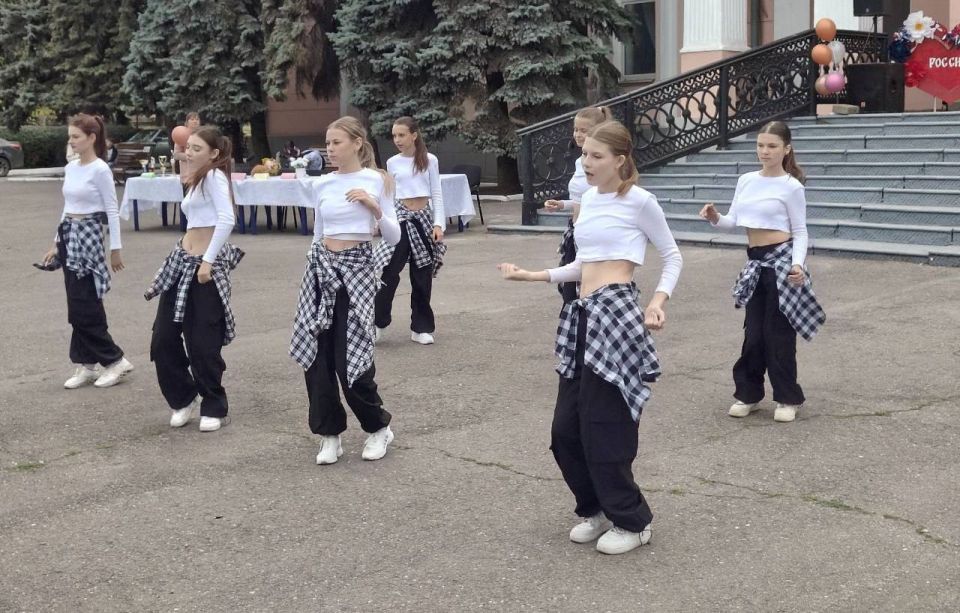 В Культурно-досуговом центре города Алчевска состоялся день открытых дверей В Культурно-досуговом центре города Алчевска состоялся день открытых дверей