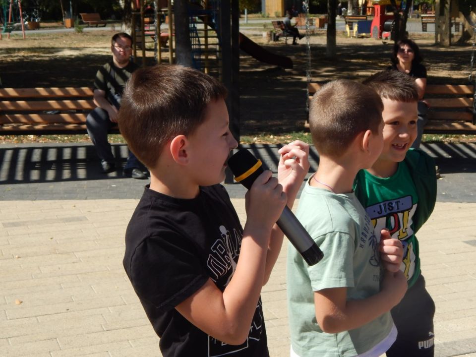 В парке города Краснодона провели развлекательную программу для детей В парке города Краснодона провели развлекательную программу для детей