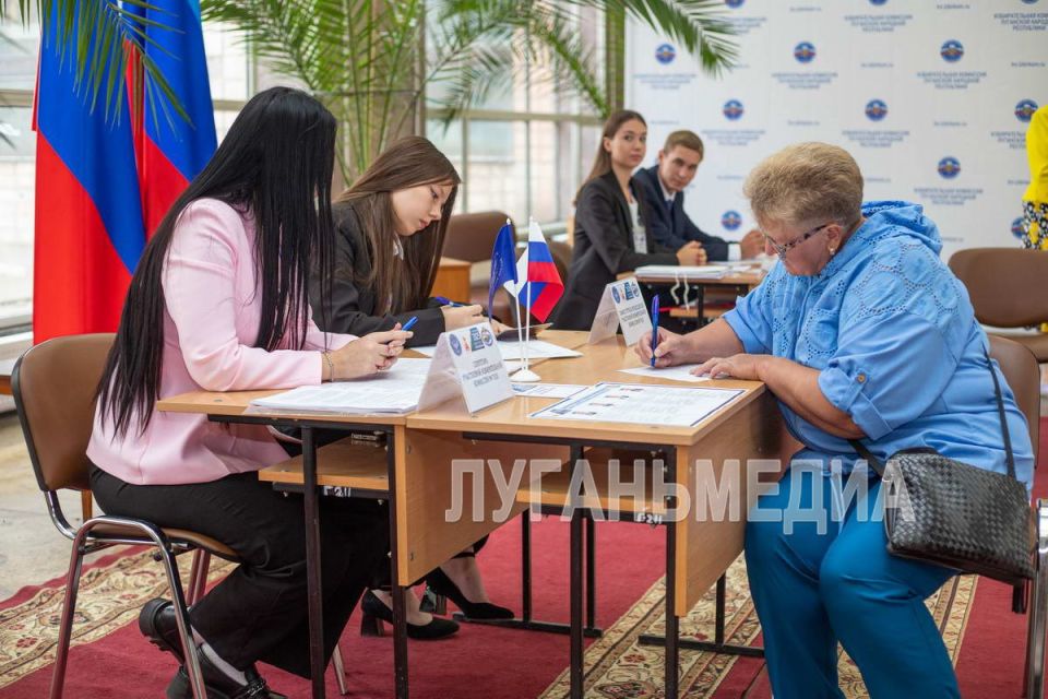 В ЛНР открылся избирательный участок для жителей Курской области В ЛНР открылся избирательный участок для жителей Курской области