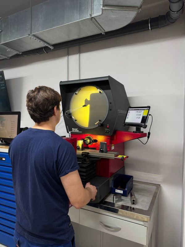 Дарья Лантратова: Сотрудники национального медицинского исследовательского центра травматологии и ортопедии им. Н.Н. Приорова своим символом называют шедевр Леонардо да Винчи «Витрувианский человек» Дарья Лантратова: Сотрудники национального медицинского исследовательского центра травматологии и ортопедии им. Н.Н. Приорова своим символом называют шедевр Леонардо да Винчи «Витрувианский человек»