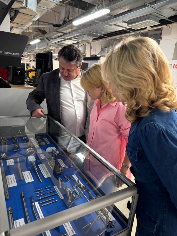 Дарья Лантратова: Сотрудники национального медицинского исследовательского центра травматологии и ортопедии им. Н.Н. Приорова своим символом называют шедевр Леонардо да Винчи «Витрувианский человек» Дарья Лантратова: Сотрудники национального медицинского исследовательского центра травматологии и ортопедии им. Н.Н. Приорова своим символом называют шедевр Леонардо да Винчи «Витрувианский человек»