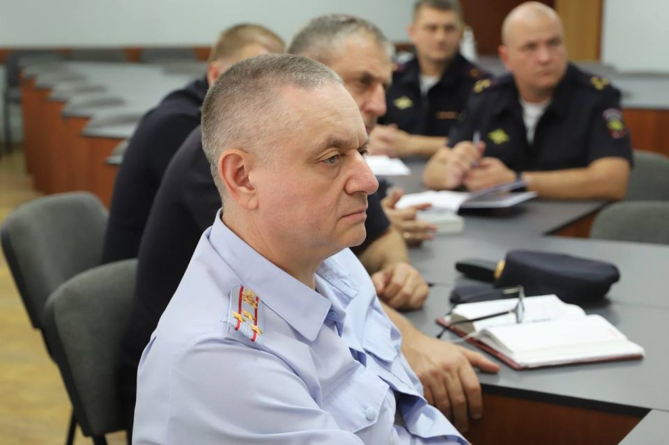 Сотрудники регионального МВД провели встречу с представителями военкомата Сотрудники регионального МВД провели встречу с представителями военкомата