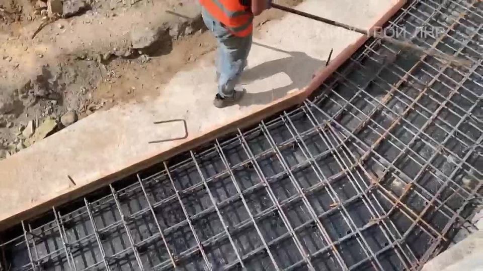 В Краснодоне продолжаются работы по завершению строительства многоквартирного дома