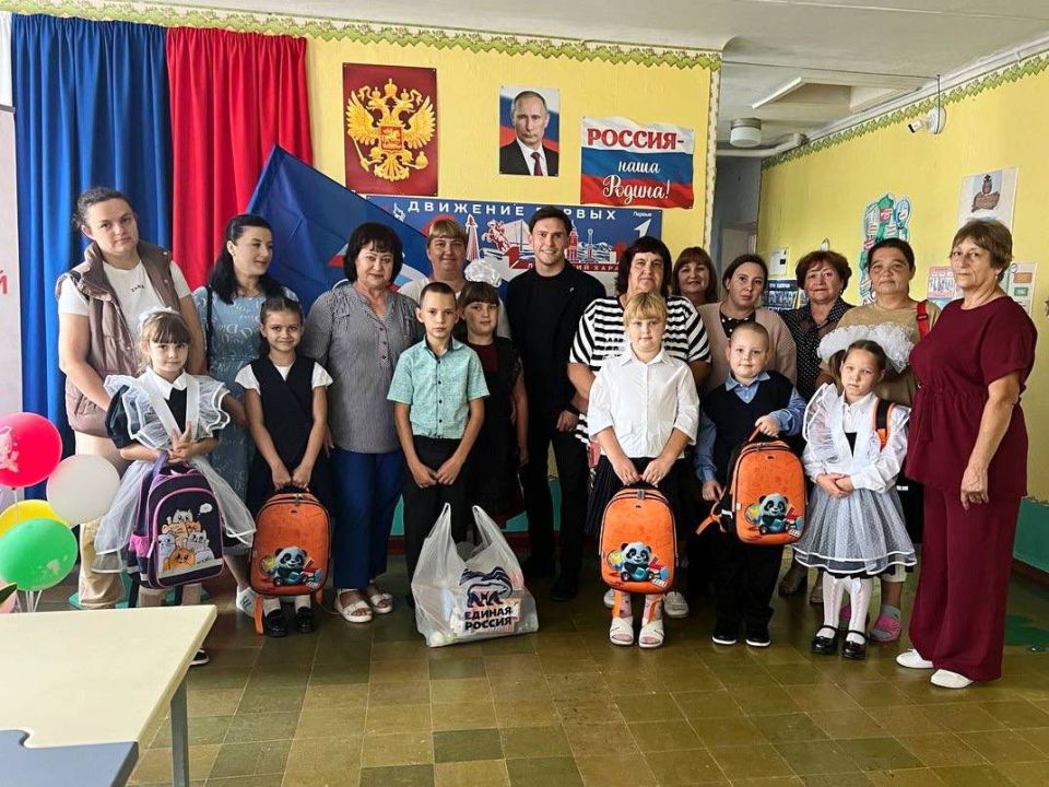 Партия «ЕДИНАЯ РОССИЯ» передала школьные наборы нуждающимся семьям села Передельское Партия «ЕДИНАЯ РОССИЯ» передала школьные наборы нуждающимся семьям села Передельское