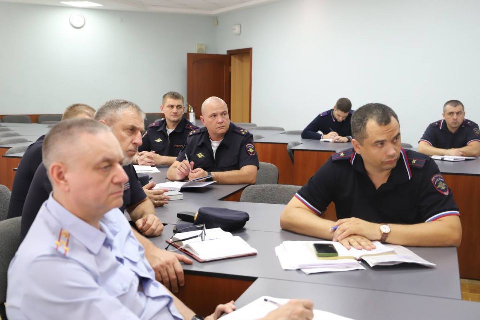 Сотрудники регионального МВД провели встречу с представителями военкомата Сотрудники регионального МВД провели встречу с представителями военкомата
