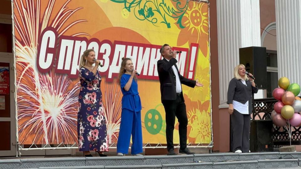 В Культурно-досуговом центре города Алчевска состоялся день открытых дверей В Культурно-досуговом центре города Алчевска состоялся день открытых дверей