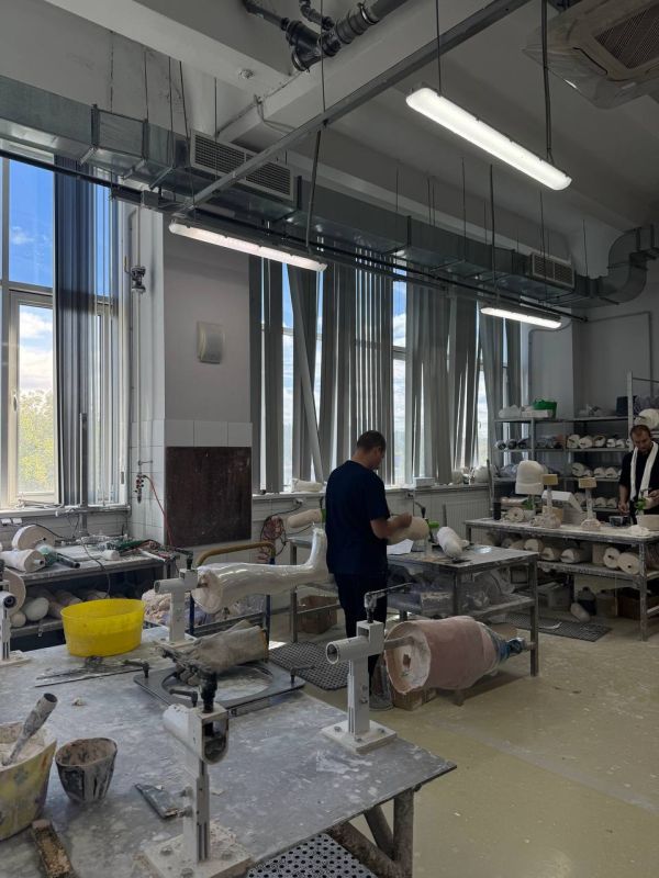 Дарья Лантратова: Сотрудники национального медицинского исследовательского центра травматологии и ортопедии им. Н.Н. Приорова своим символом называют шедевр Леонардо да Винчи «Витрувианский человек» Дарья Лантратова: Сотрудники национального медицинского исследовательского центра травматологии и ортопедии им. Н.Н. Приорова своим символом называют шедевр Леонардо да Винчи «Витрувианский человек»