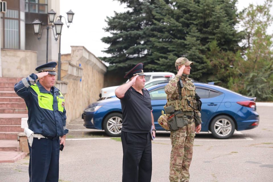 Полицейские республики провели очередной профилактический рейд в Луганске Полицейские республики провели очередной профилактический рейд в Луганске
