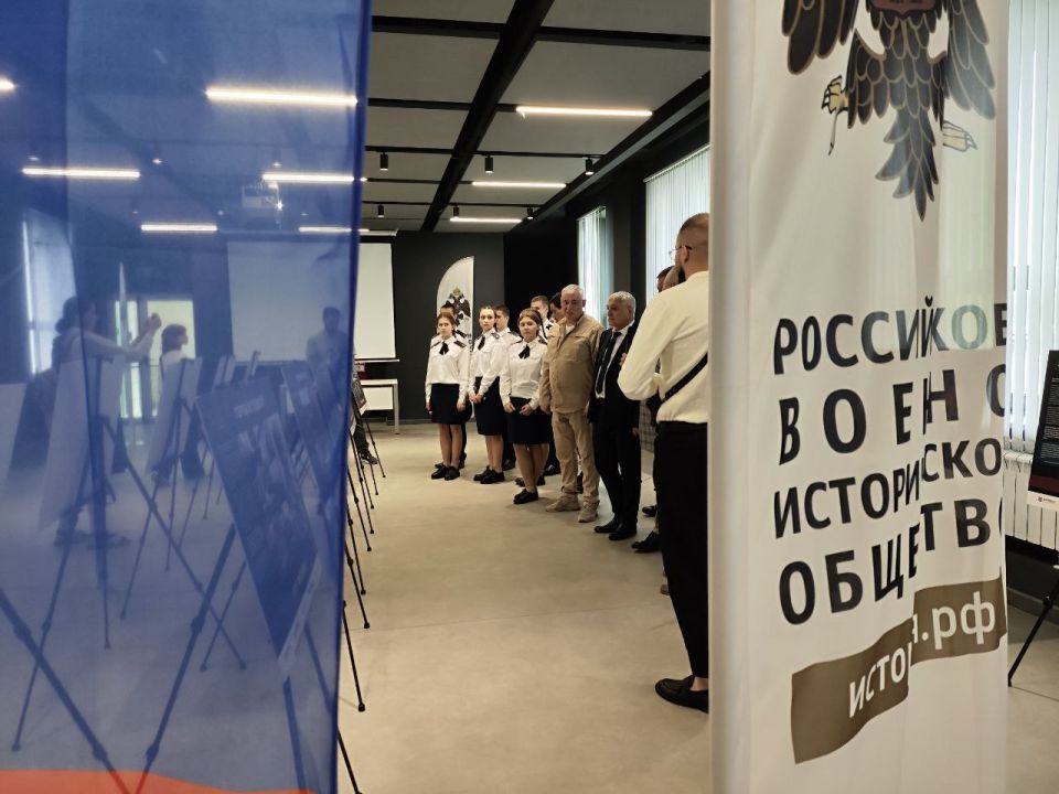 В Луганске открыли выставку «Герои и Подвиги» В Луганске открыли выставку «Герои и Подвиги»