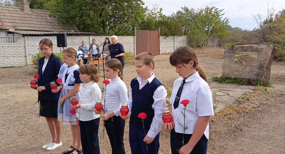 Светлана Гизай: Они просто жили…. В селах Сабовка и Веселая Гора Славяносербского округа приняла участие в мероприятиях ко дню памяти погибших от обстрелов в 2014 году мирных жителей Светлана Гизай: Они просто жили…. В селах Сабовка и Веселая Гора Славяносербского округа приняла участие в мероприятиях ко дню памяти погибших от обстрелов в 2014 году мирных жителей