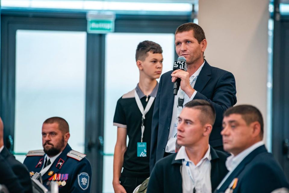 Леонид Пасечник пообщался с участниками СВО из разных регионов страны Леонид Пасечник пообщался с участниками СВО из разных регионов страны