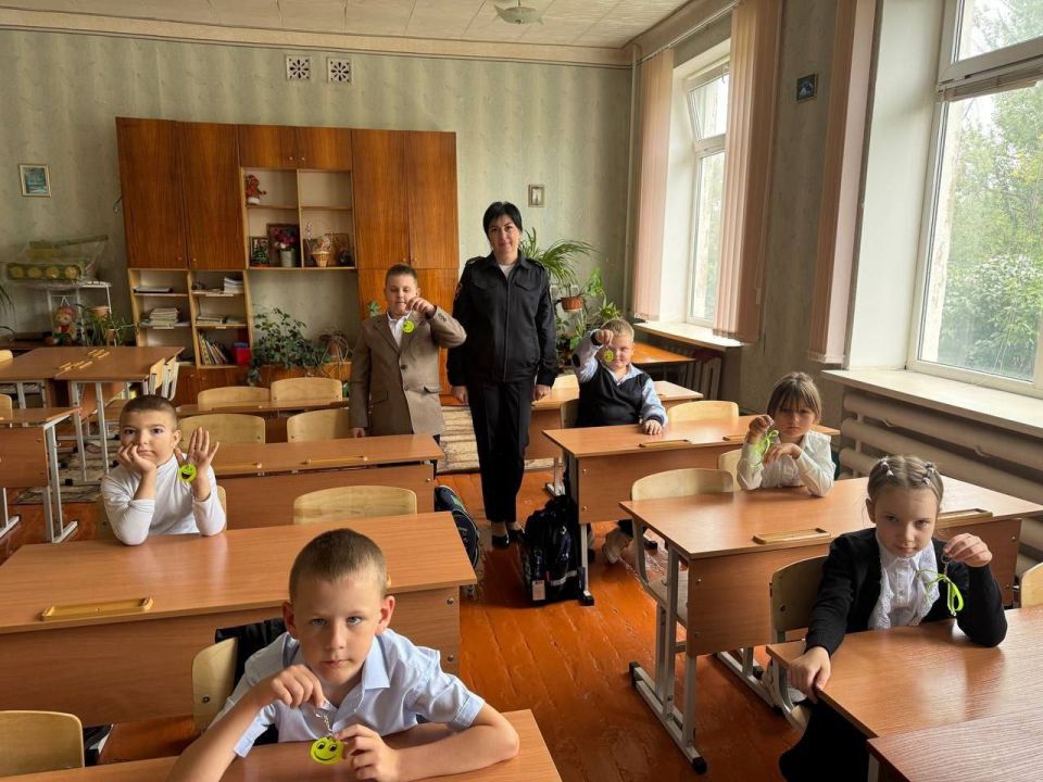 В рамках профилактического мероприятия сотрудники Госавтоинспекции провели мастер-класс по изготовлению световозвращающих элементов В рамках профилактического мероприятия сотрудники Госавтоинспекции провели мастер-класс по изготовлению световозвращающих элементов