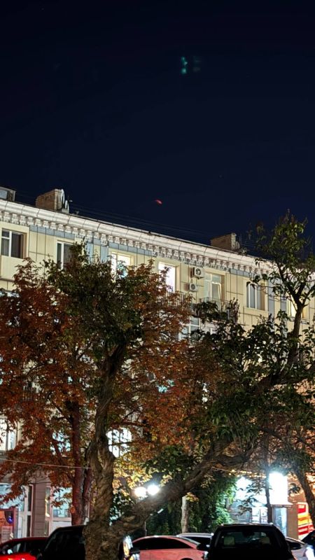 Луна спряталась!. Сняли для вас немного лунного затмения И узнали, что полное затмение Луны сегодня началось в 18:28 и завершится в 23:55 по московскому времени Максимальная фаза наступит в 21:12 Луна спряталась!. Сняли для вас немного лунного затмения И узнали, что полное затмение Луны сегодня началось в 18:28 и завершится в 23:55 по московскому времени Максимальная фаза наступит в 21:12