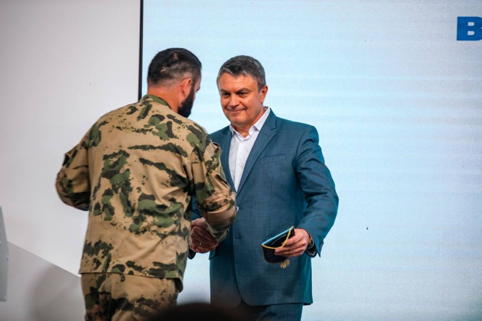 Леонид Пасечник пообщался с участниками СВО из разных регионов страны Леонид Пасечник пообщался с участниками СВО из разных регионов страны
