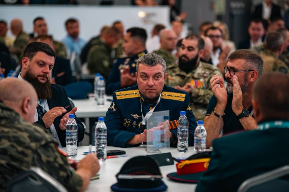 Леонид Пасечник пообщался с участниками СВО из разных регионов страны Леонид Пасечник пообщался с участниками СВО из разных регионов страны