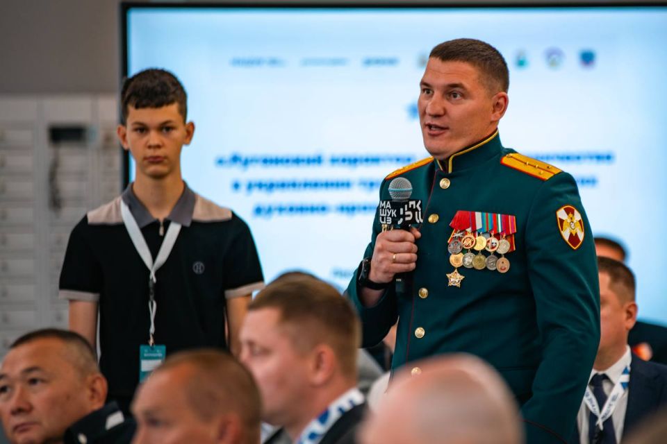 Леонид Пасечник пообщался с участниками СВО из разных регионов страны Леонид Пасечник пообщался с участниками СВО из разных регионов страны