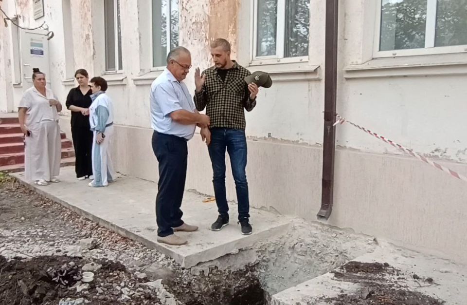 Сергей Саенко: В Антраците в данный момент активно ведется капитальный ремонт в трех школах, что является важным шагом к созданию комфортных условий для наших учеников Сергей Саенко: В Антраците в данный момент активно ведется капитальный ремонт в трех школах, что является важным шагом к созданию комфортных условий для наших учеников