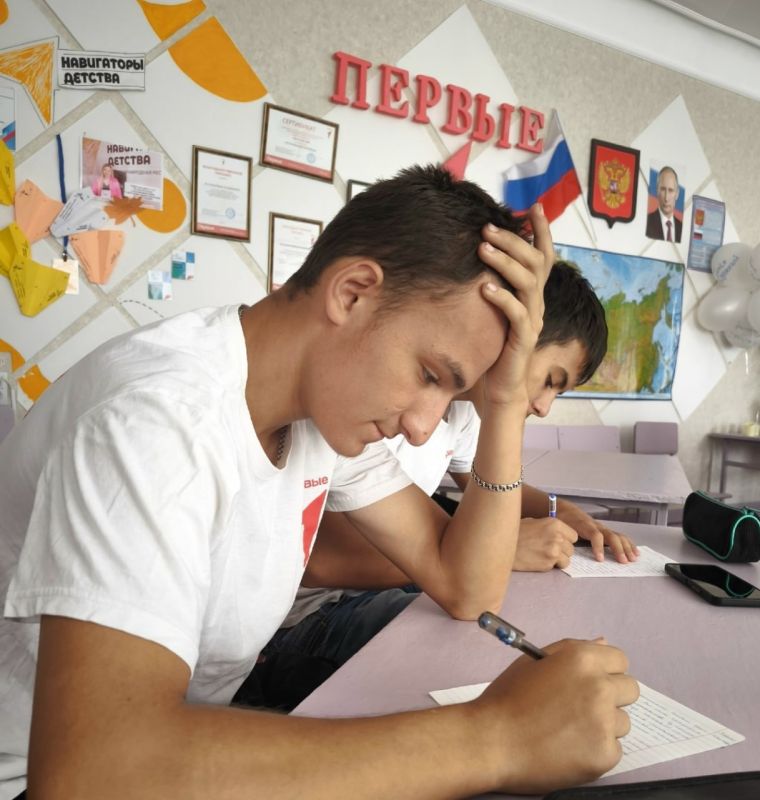В Лутугинском колледже советник директора по воспитанию провела тотальный диктант "Семейная строка" В Лутугинском колледже советник директора по воспитанию провела тотальный диктант "Семейная строка"