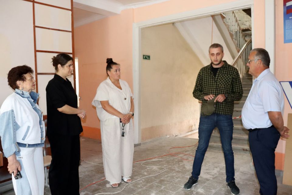 Сергей Саенко: В Антраците в данный момент активно ведется капитальный ремонт в трех школах, что является важным шагом к созданию комфортных условий для наших учеников Сергей Саенко: В Антраците в данный момент активно ведется капитальный ремонт в трех школах, что является важным шагом к созданию комфортных условий для наших учеников