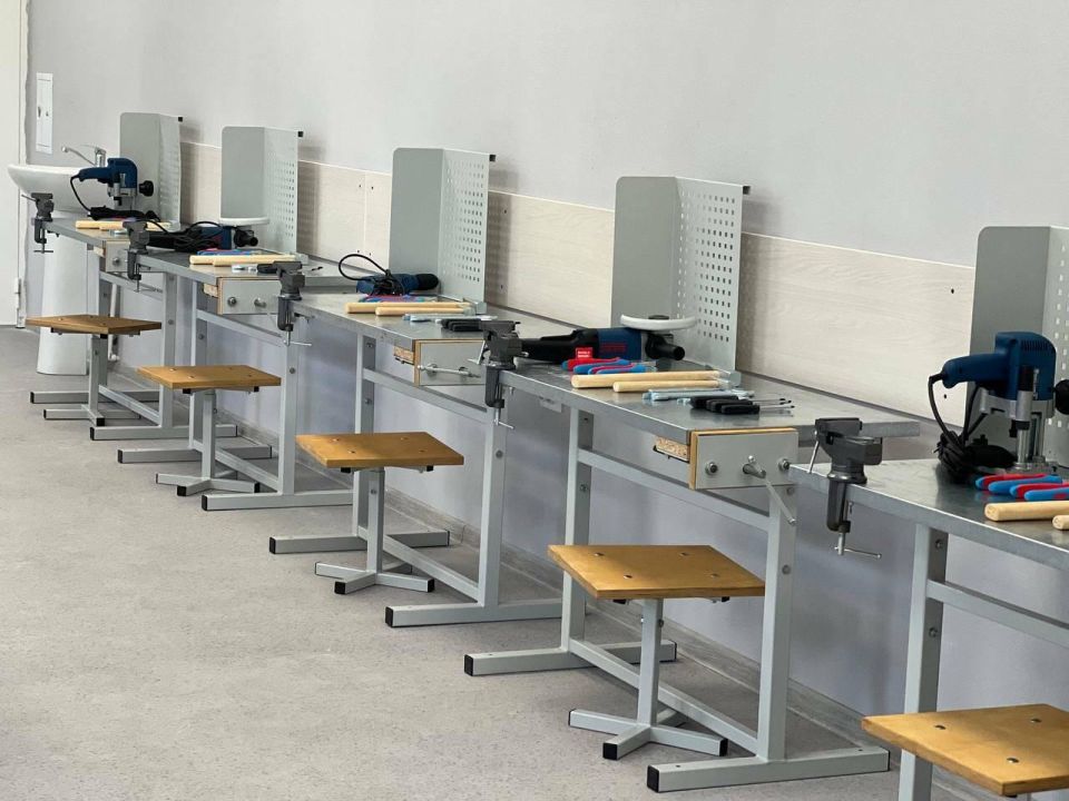 Делегация Татарстана посетила обновленную школу в Рубежном Делегация Татарстана посетила обновленную школу в Рубежном