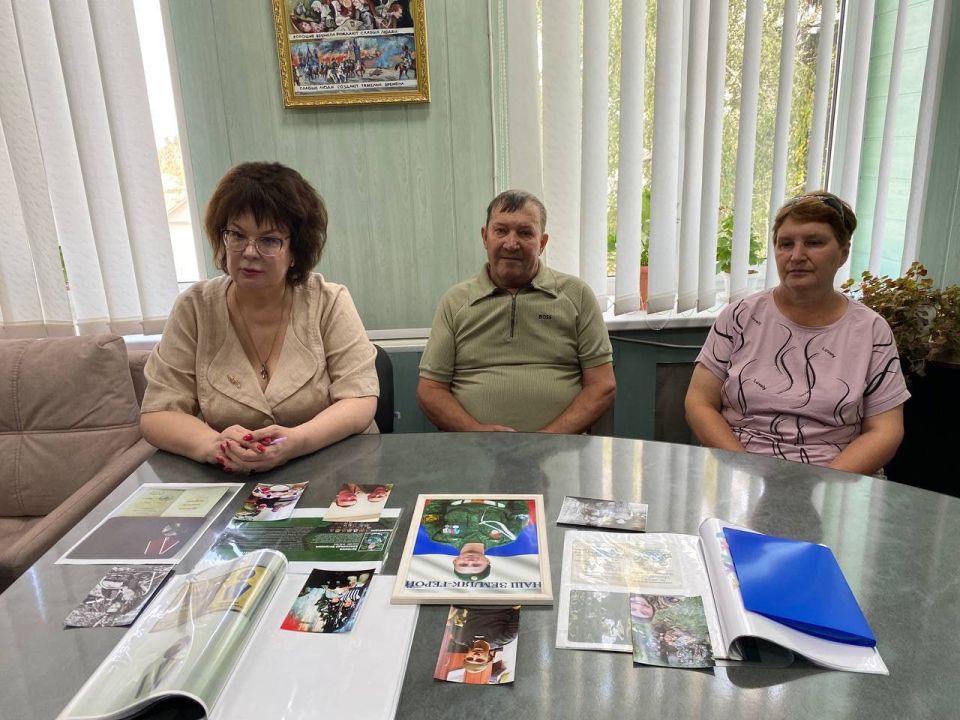 Марина Филиппова: Сегодня встретилась с родными и близкими погибшего участника Специальной военной операции Артемова Александра Петровича Марина Филиппова: Сегодня встретилась с родными и близкими погибшего участника Специальной военной операции Артемова Александра Петровича