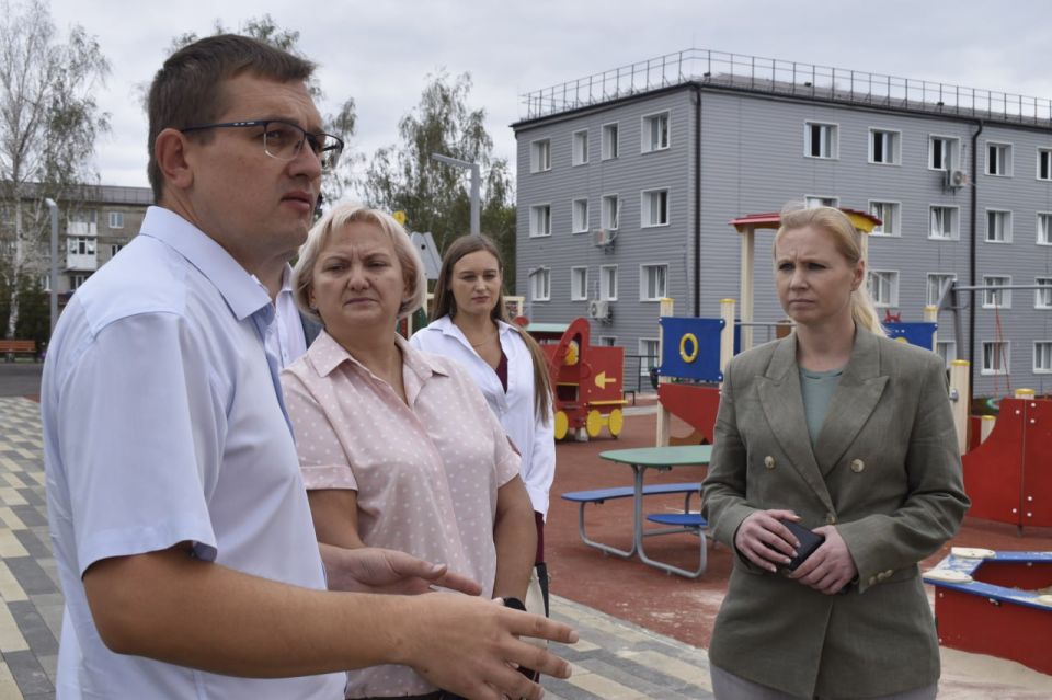 Анна Рослякова оценила ход работ по развитию инфраструктуры в Брянке Анна Рослякова оценила ход работ по развитию инфраструктуры в Брянке