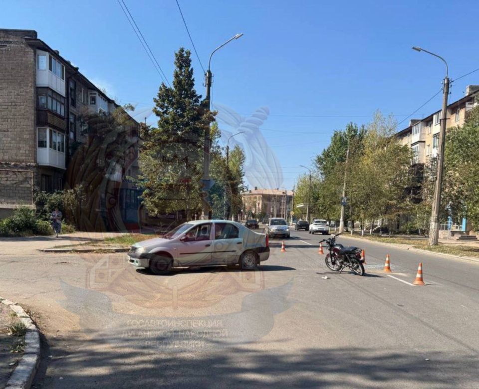 Сотрудники полиции разбираются в обстоятельствах ДТП с участием несовершеннолетних водителей мопедов Сотрудники полиции разбираются в обстоятельствах ДТП с участием несовершеннолетних водителей мопедов