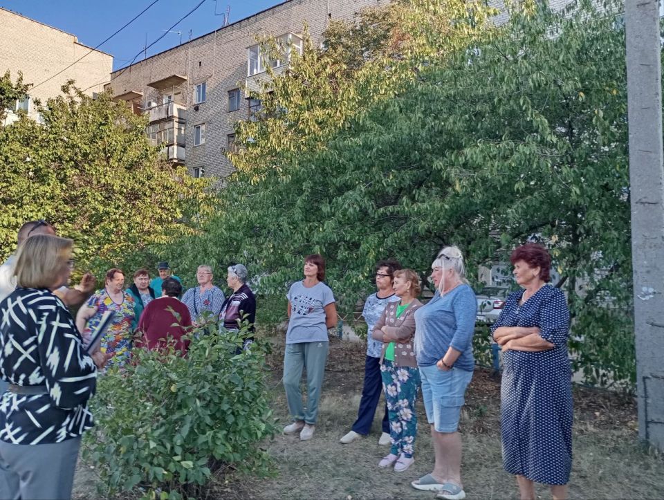 В Лутугино прошли сходы граждан В Лутугино прошли сходы граждан