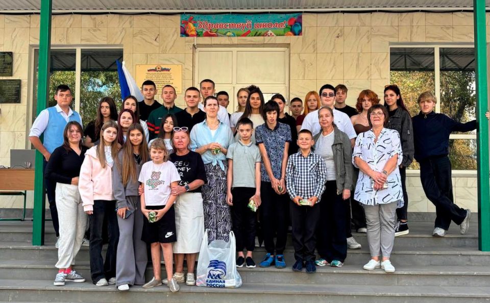 В Антрацитовской специализированной школе № 5 им. В. Очкура состоялся праздник, посвященный началу учебного года для ребят, которые посещают социальный проект «Ключ» В Антрацитовской специализированной школе № 5 им. В. Очкура состоялся праздник, посвященный началу учебного года для ребят, которые посещают социальный проект «Ключ»