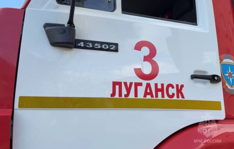 Спасатели МЧС России ликвидировали пожар в Роскошном Спасатели МЧС России ликвидировали пожар в Роскошном