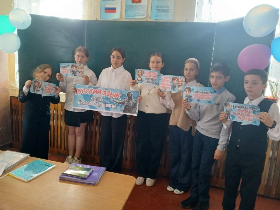 В учебных заведениях Лутугинского муниципального округа неделя началась с внеурочного занятия «Разговоры о важном» В учебных заведениях Лутугинского муниципального округа неделя началась с внеурочного занятия «Разговоры о важном»